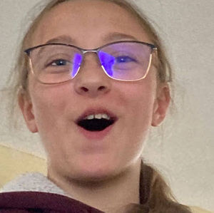 Meet your Posher, Chloe